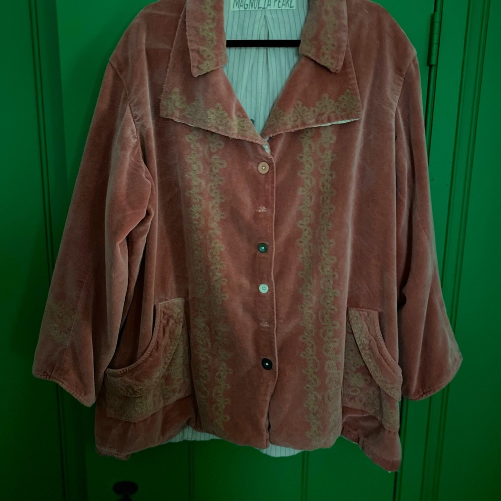 Magnolia Pearls BEST COATS!!!
Beautiful soft pinkish color very soft. 
WITH TAG